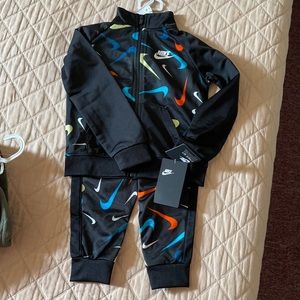 Nike boy tracksuit. Size 3T